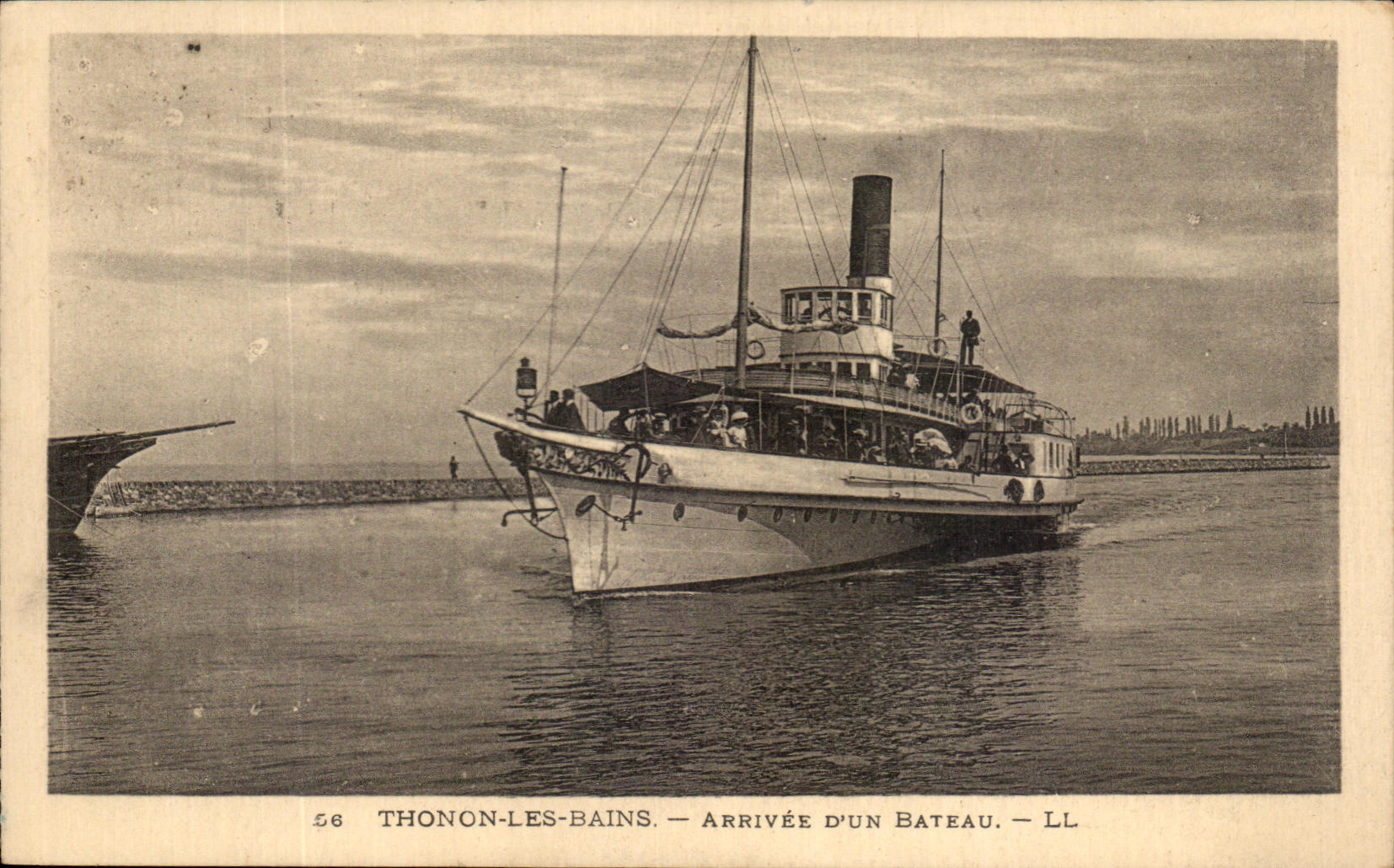 CPA Thonon Les Bains Arrival Of a Boat
