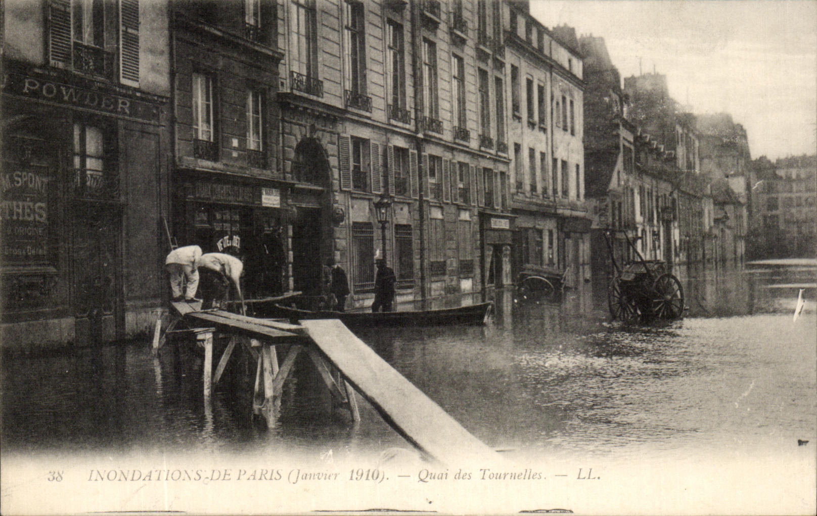 CPA Floods Of Paris Quay of the Small towers