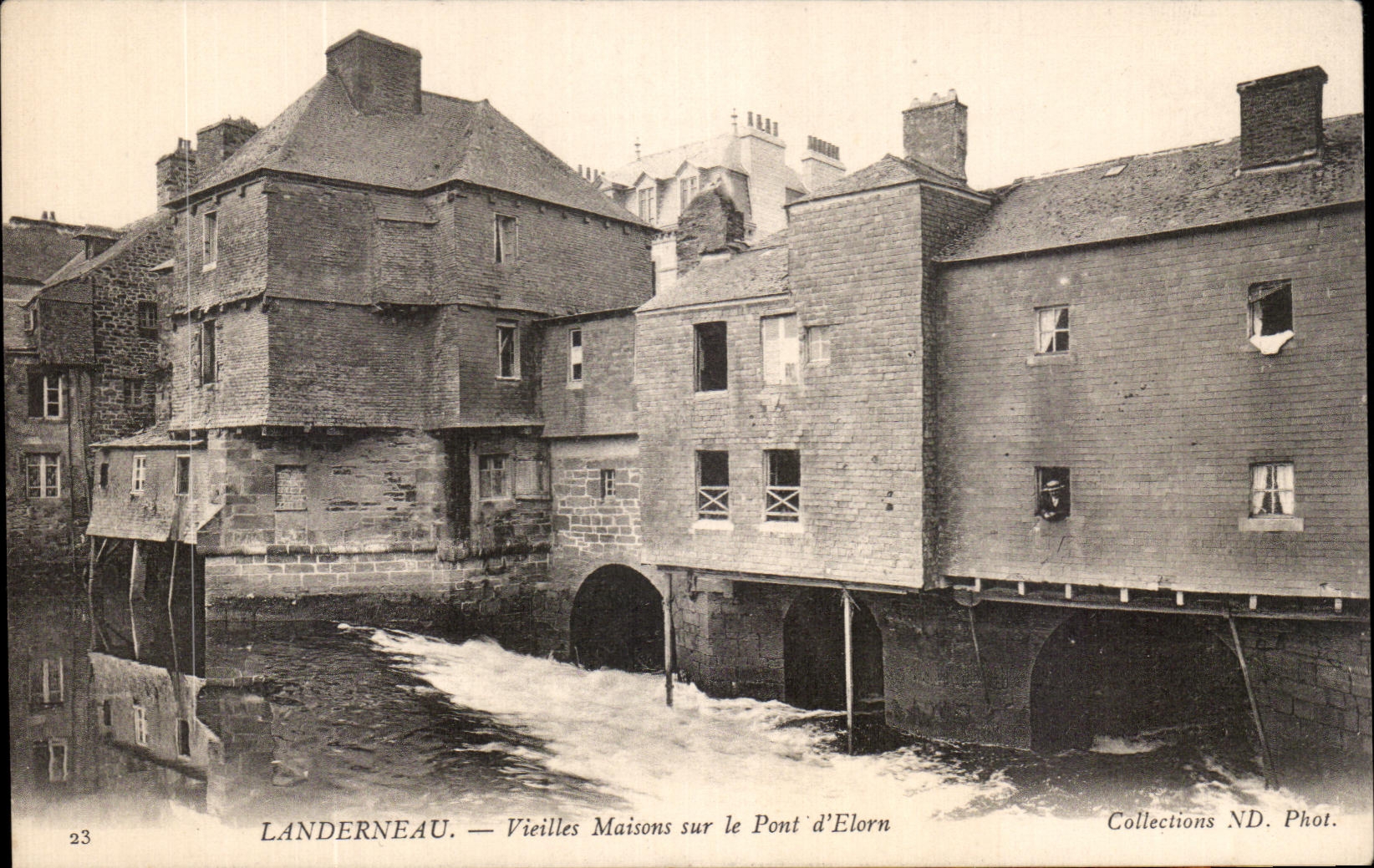 CPA Landerneau Vielles Maisons Sur le pont d'Elorn