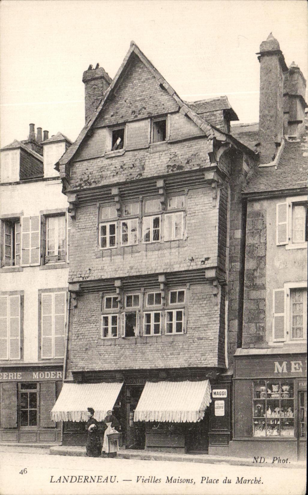 CPA Landerneau Vielles Maisons Place du Marche