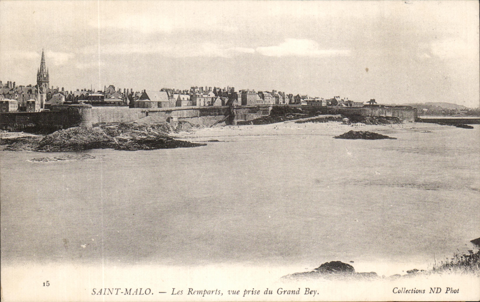 CPA Saint Malo Walls Seen from of the Large Bey