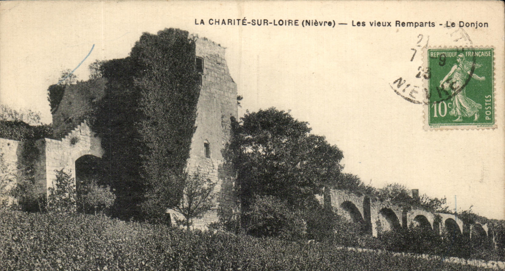CPA Charity On the Loire Old Walls the Keep