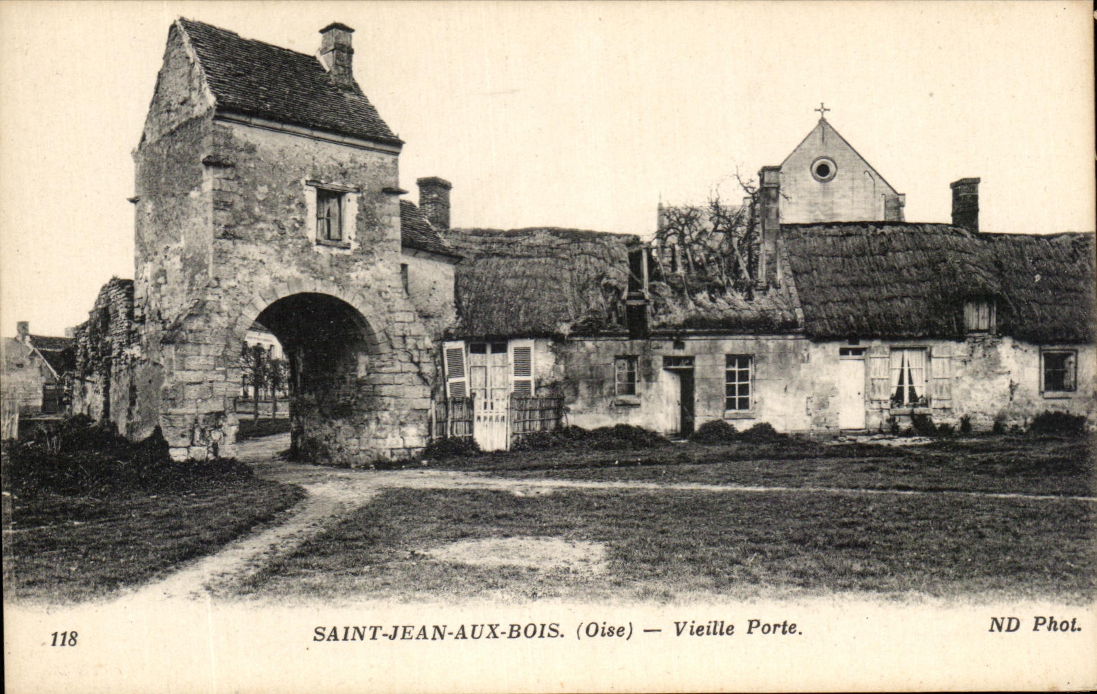 CPA Saint Jean con la puerta de madera de la mujer mayor