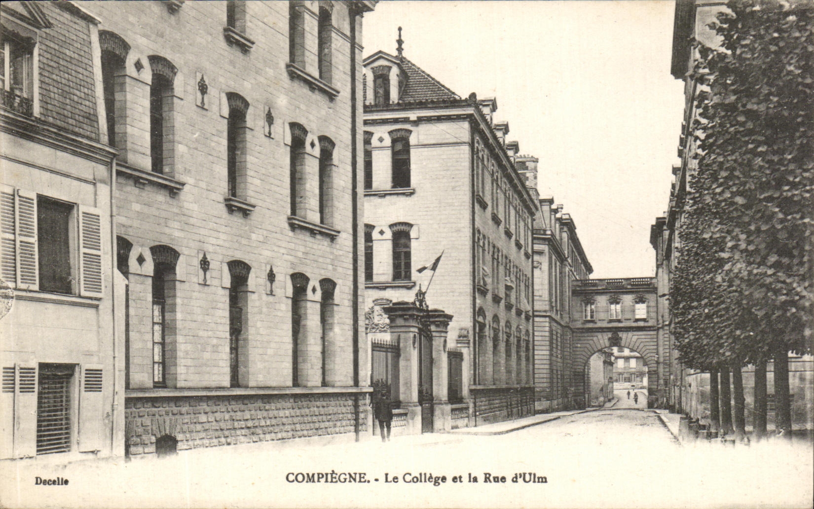 CPA Compiegne Le College et la Rue d'Ulm