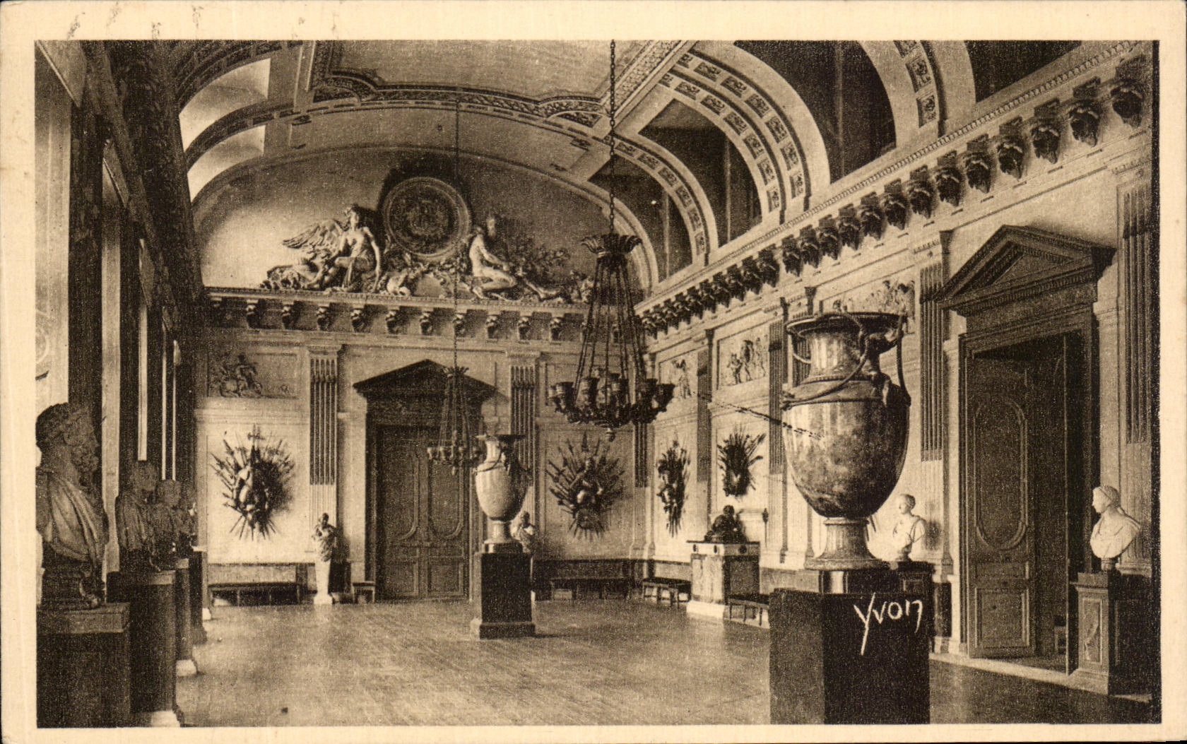 CPA Chateau de Compiegne La Salle des Gardes