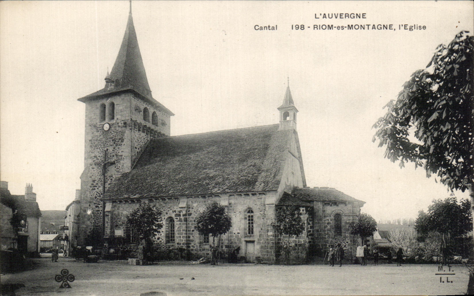 Montana de CPA Auvergne Riom Es la iglesia