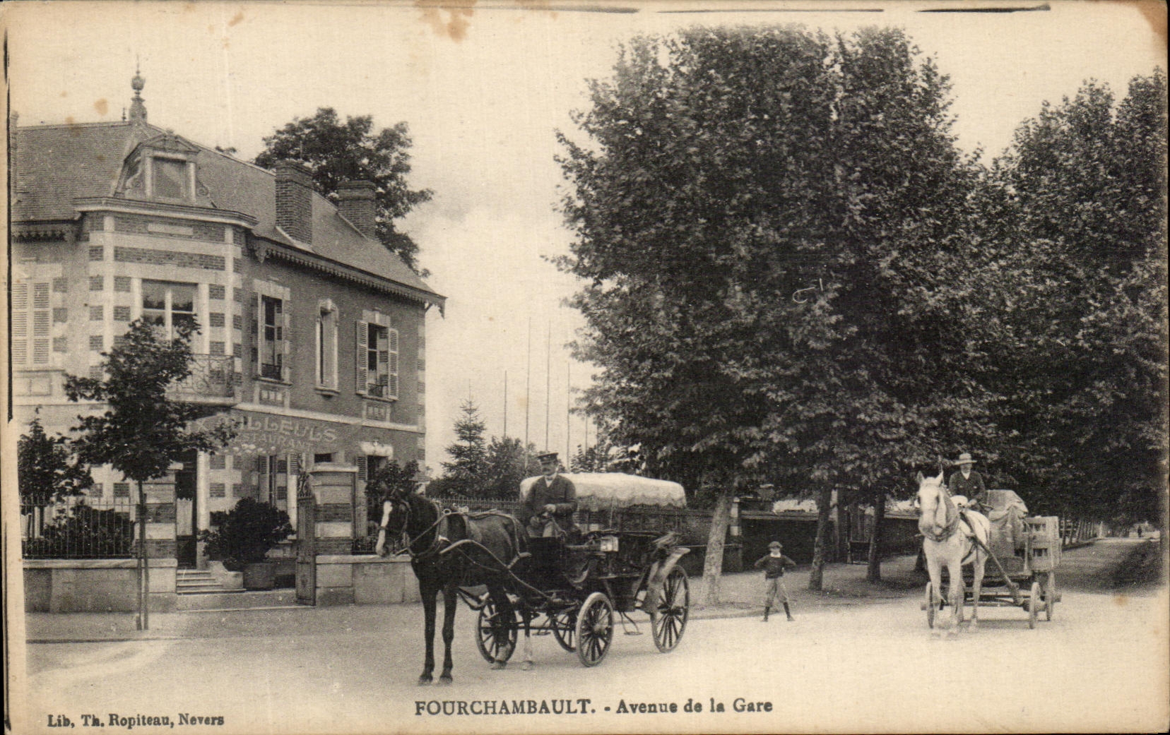 CPA Fourchambault Avenue of the Station