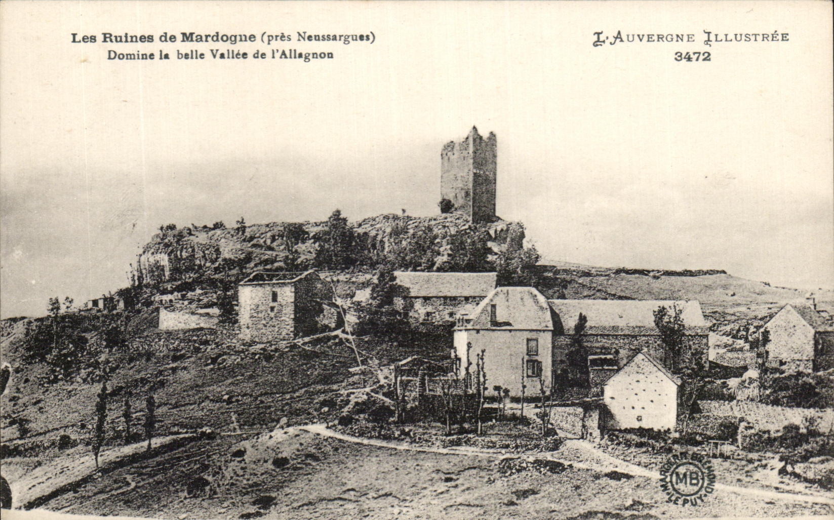 CPA Les Ruines de Mardogne pres Neussargues Domine la belle vallee de l'Allagnon Auvergne Illustree