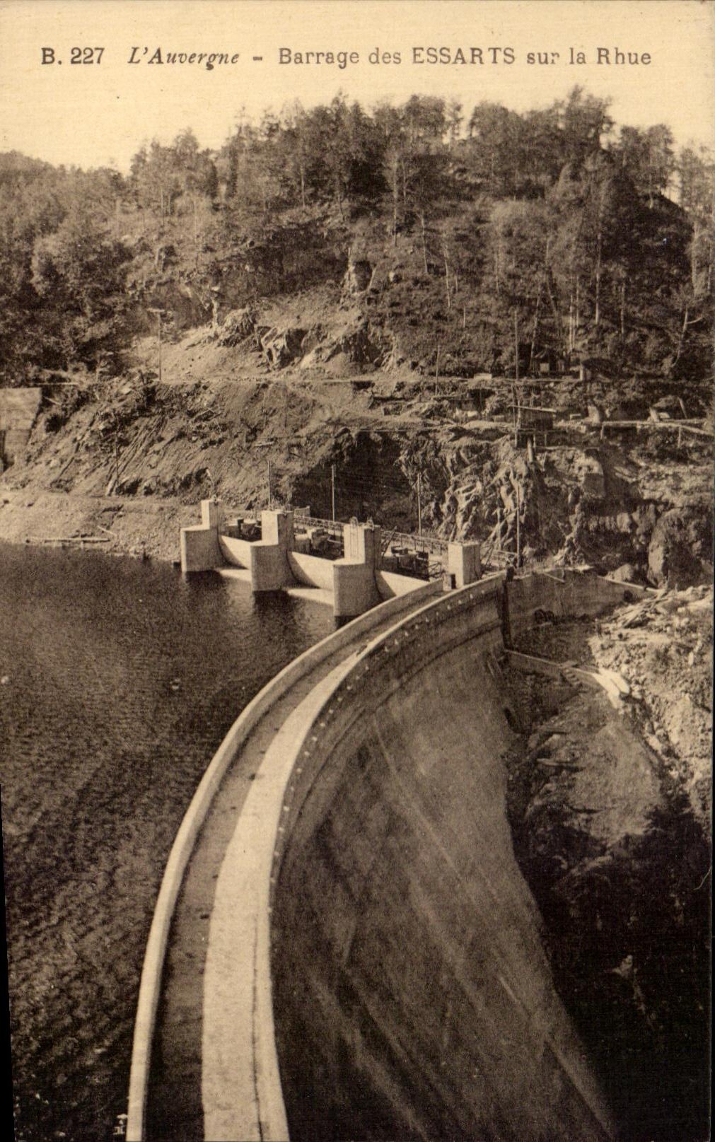 CPA Auvergne Barrage des Essarts sur la Rhue