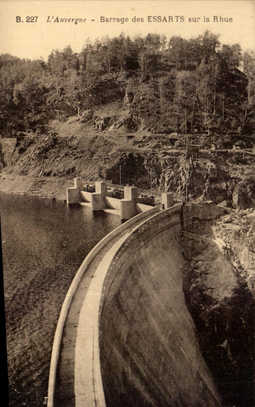 CPA L'Auvergne Barrage Des Essarts Sur La Rhue