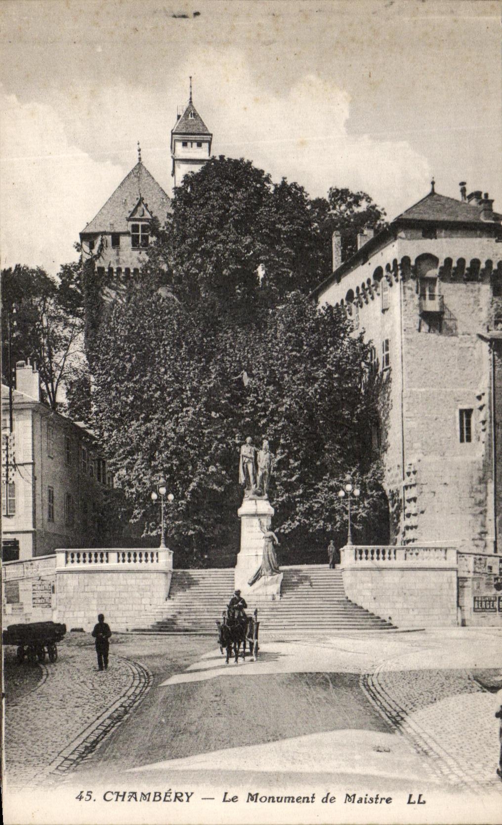 CPA Chambery Le Monument de Maistre