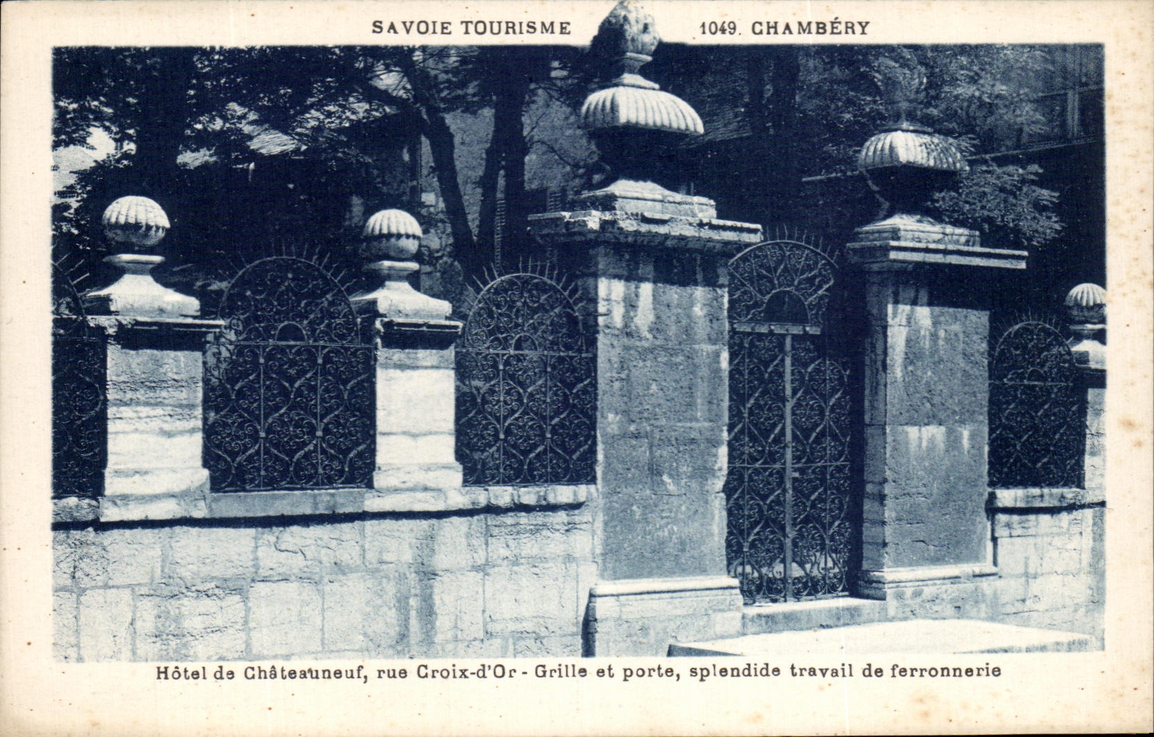 CPA Chambery Hotel de Chateauneuf rue Croix d'Or Grille et porte splendide travil de ferronnerie