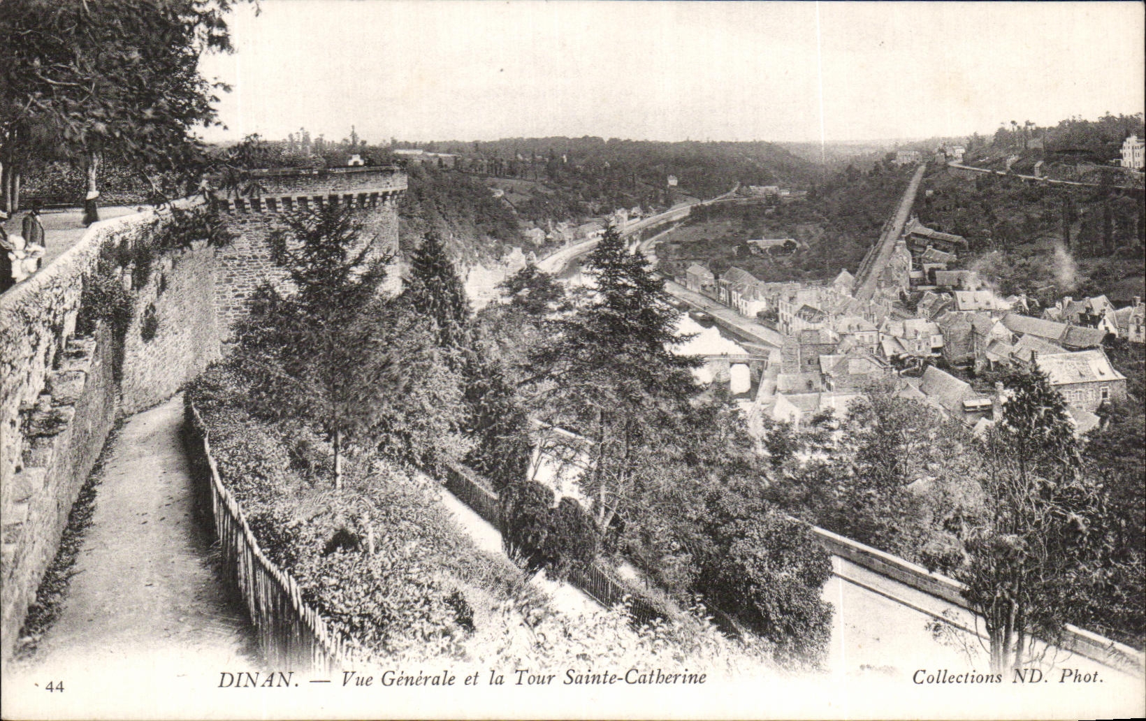 CPA Dinan Vue Generale et la Tour Sainte Catherine