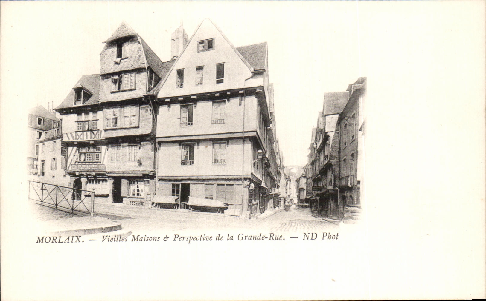 CPA Morlaix Vieilles Maisons Perspective de la Grande Rue