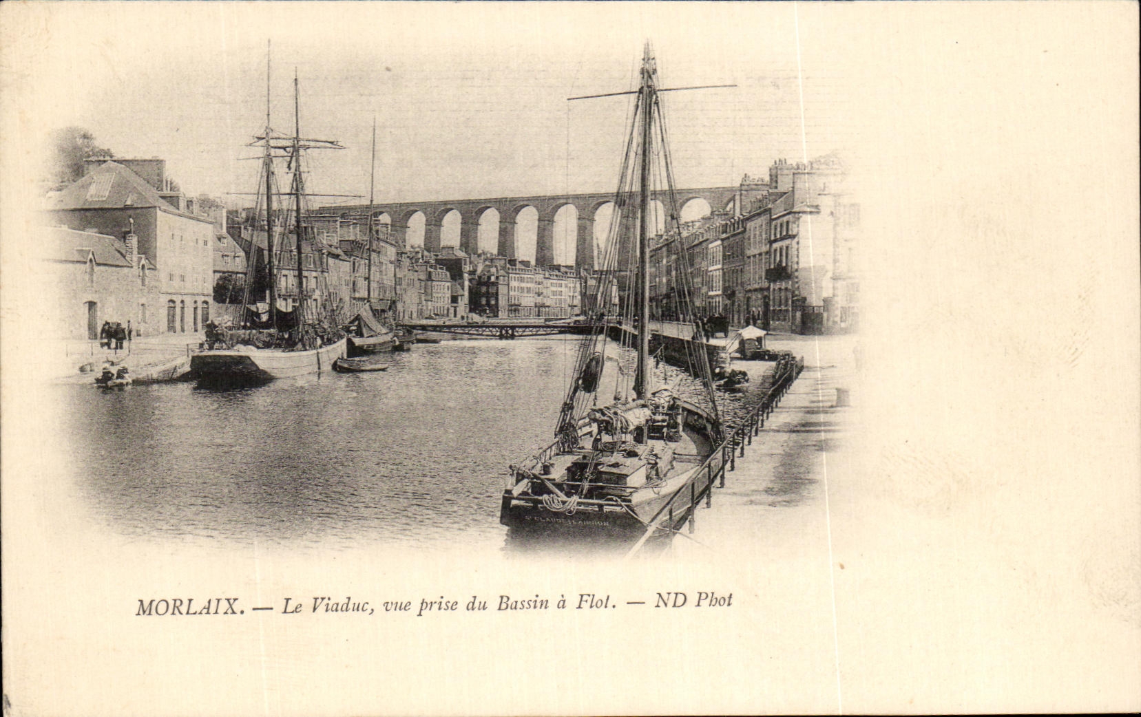 CPA Morlaix Le Viaduc vue prise du Bassin a Flot Bateaux