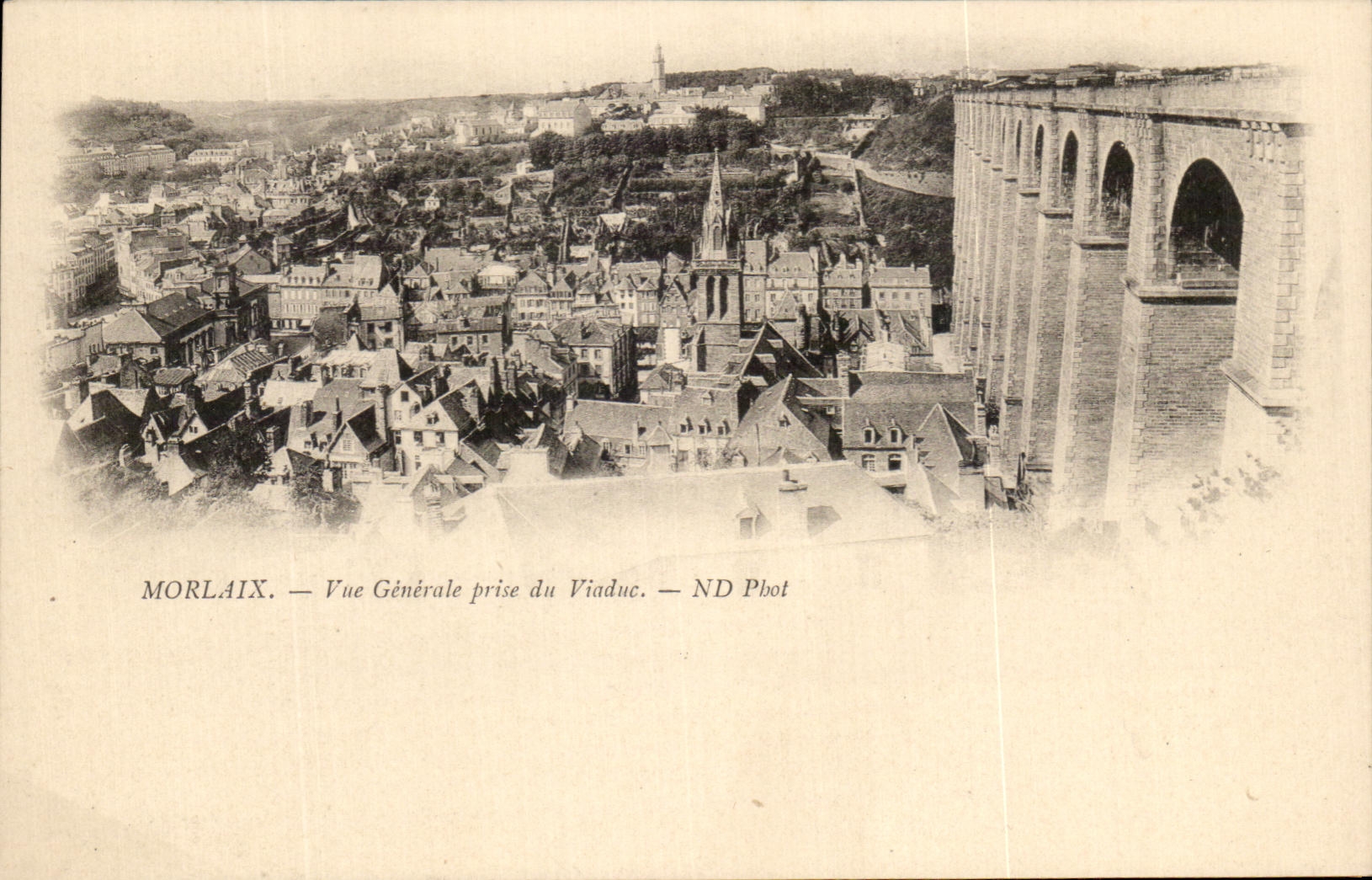 CPA Morlaix Vue Generale prise du Viaduc