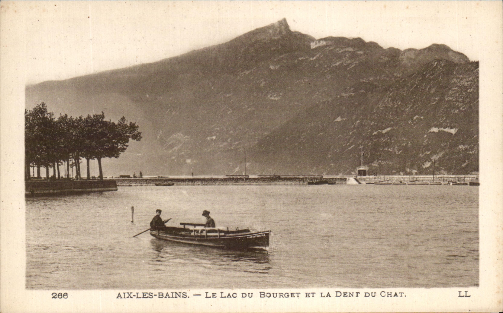 CPA Aix Les Bains Le Lac Du Bourget Et La Dent Du Chat