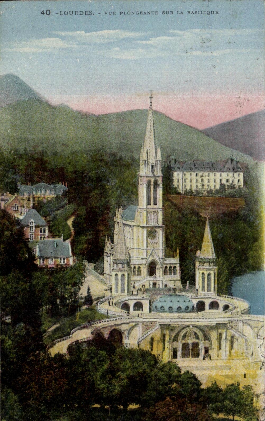 CPA Lourdes Vue plongeante sur Le Basilique