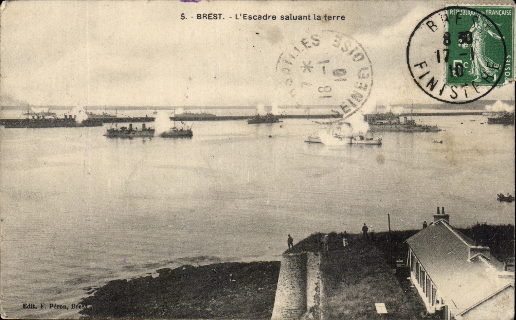 CPA Brest L'Escadre Saluant la terre Bateaux