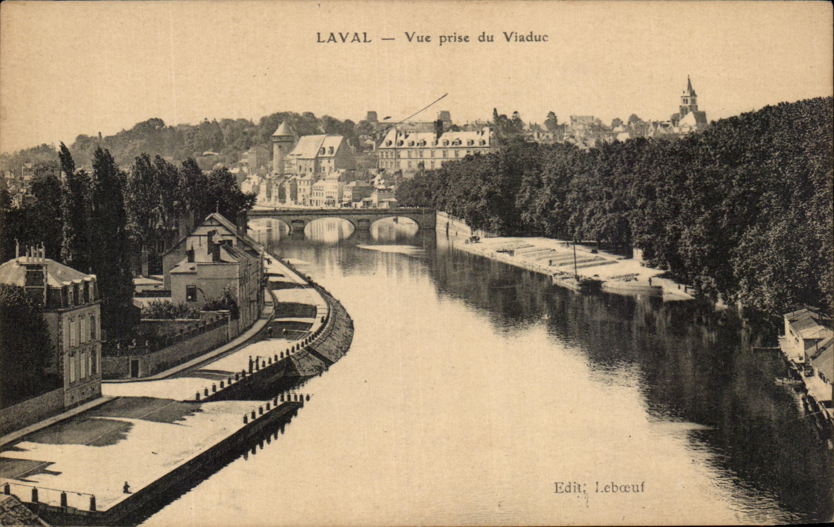 CPA Laval visto del viaducto