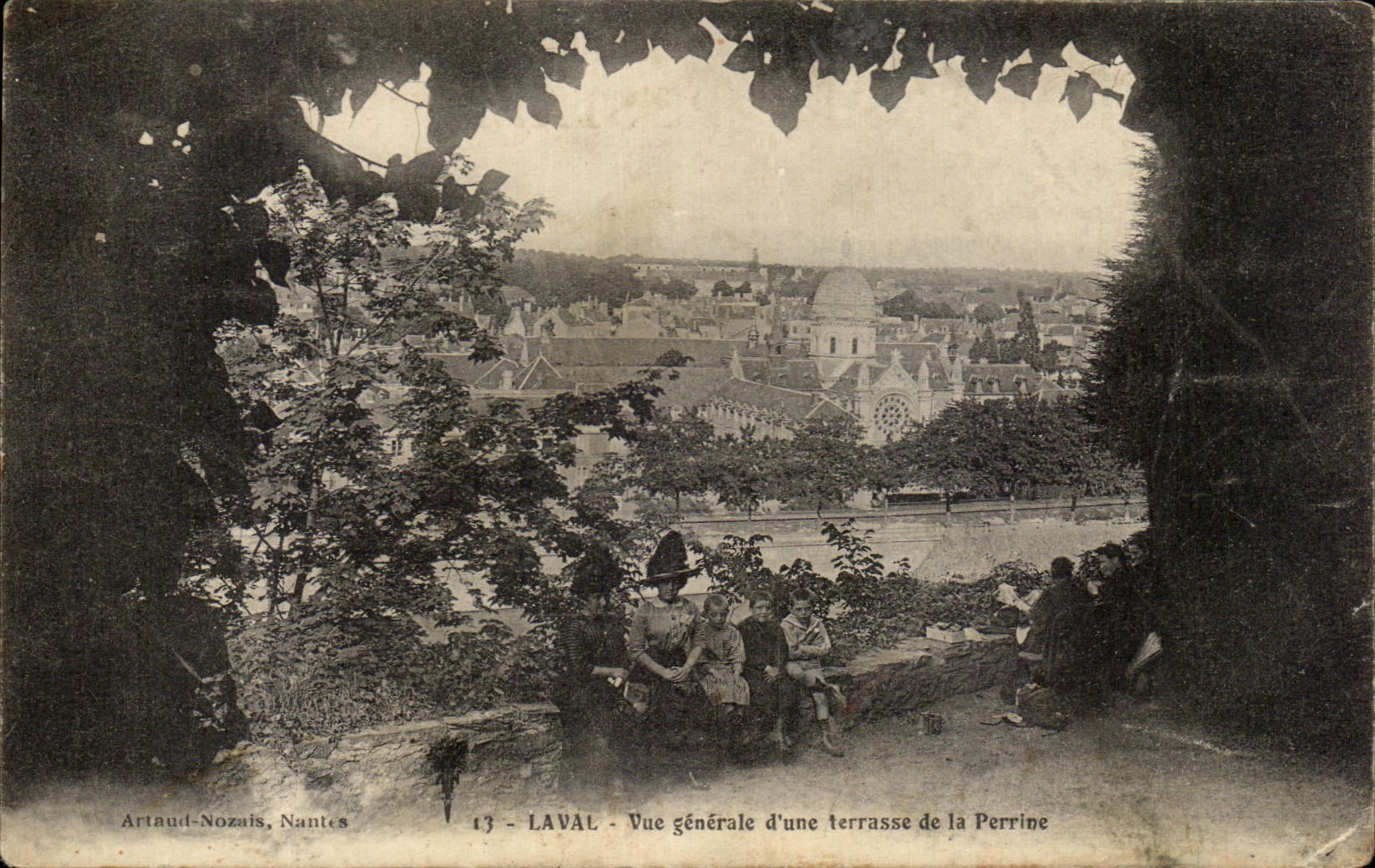 Opinion de CPA Laval de una terraza de las mujeres de Perrie Children