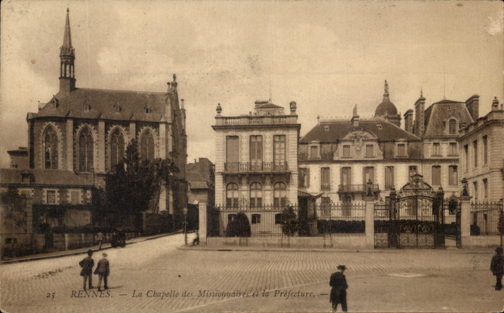 CPA Rennes La chapelle Des Missionnaires et la prefecture