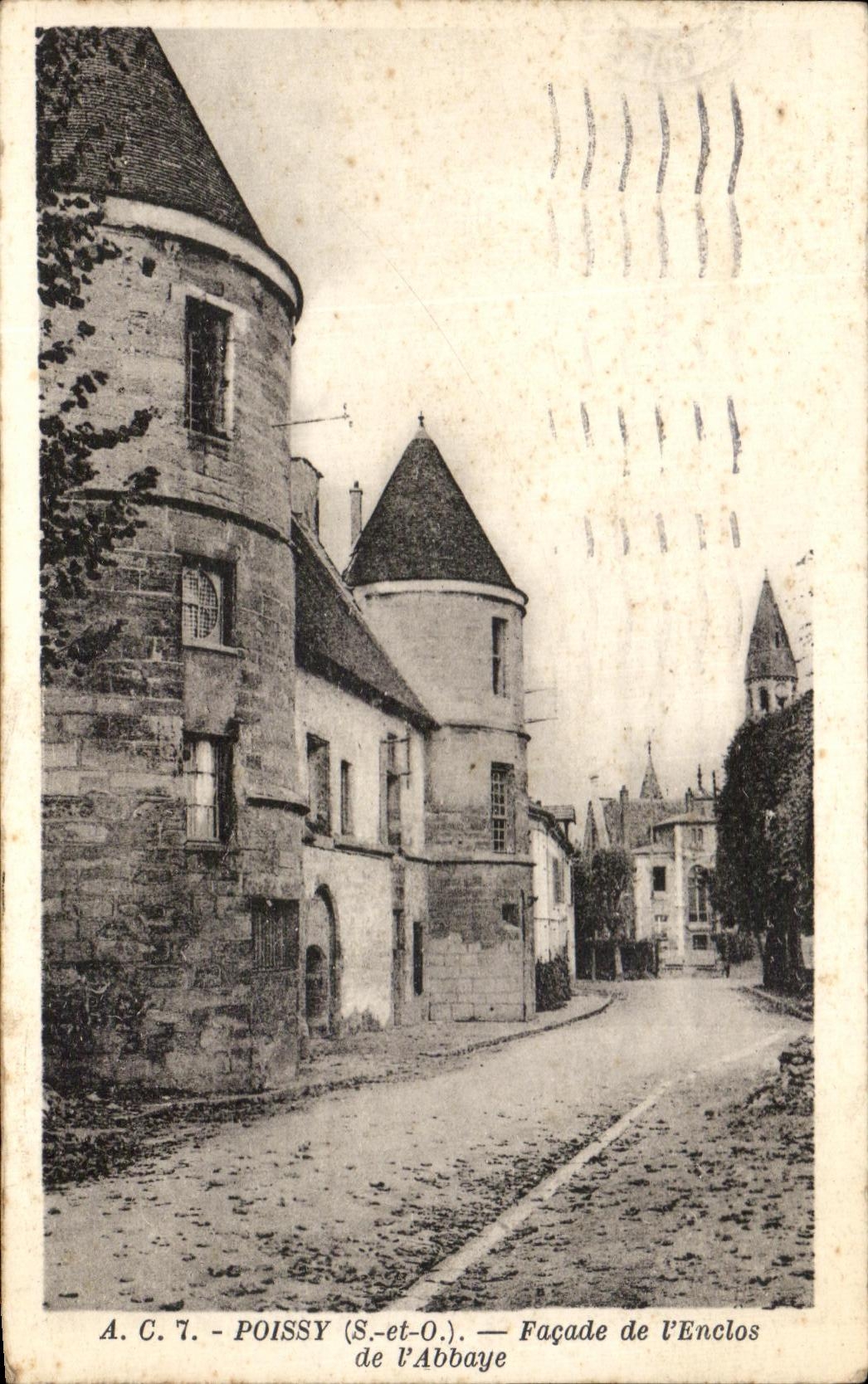 CPA Poissy Facade de I'Enclos de I'Abbaye