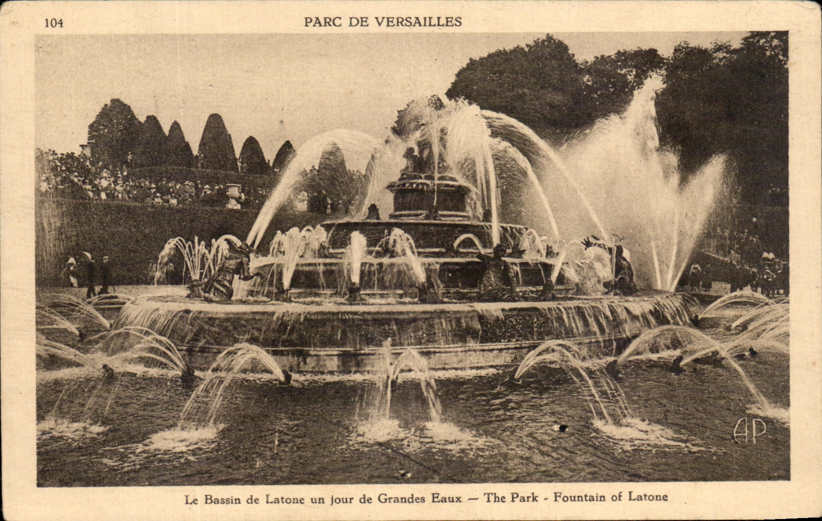 CPA Parc De Versailles Le Bassin de Latone un jour de Grandes Eaux