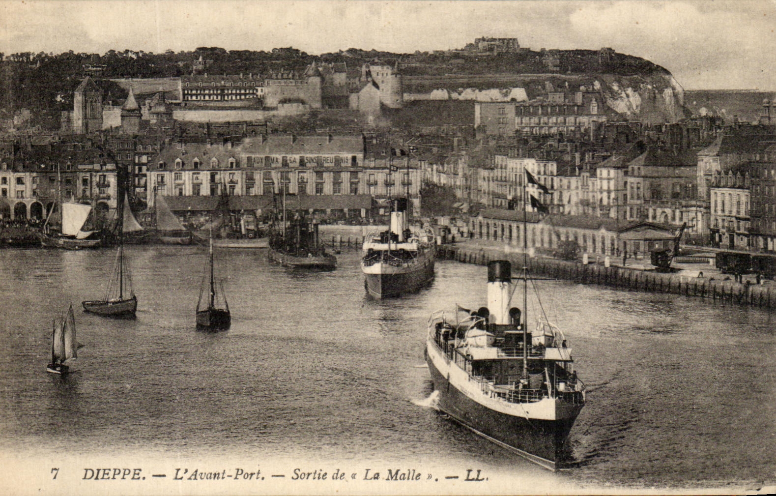 CPA Dieppe antes de la izquierda portuaria de los barcos del tronco