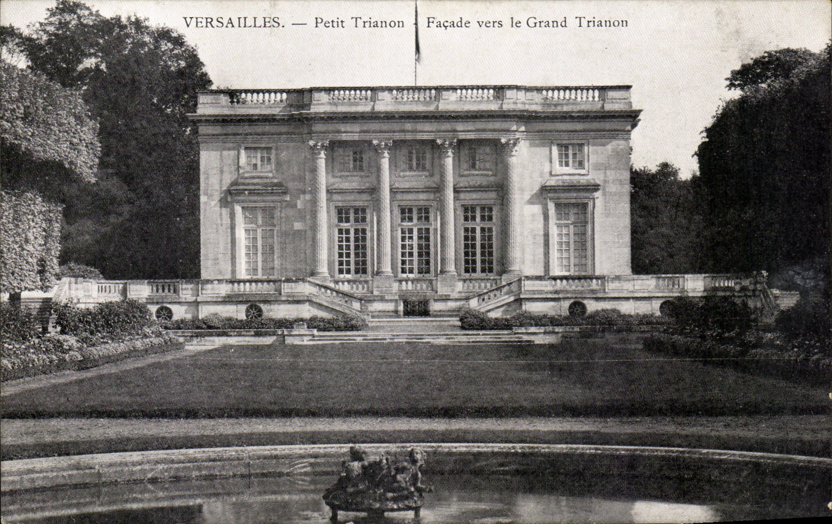 CPA Versailles Petit Trianon Facade Vers le Grand Trianon 