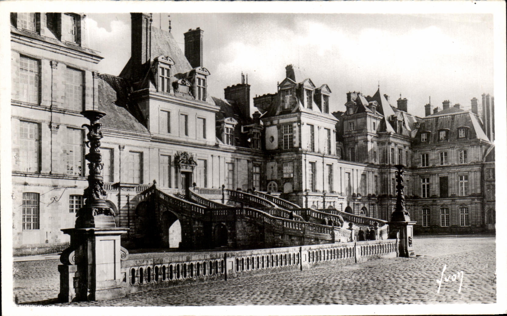 CPA Fontainebleau Le Palais L'Escalier en fer a cheval
