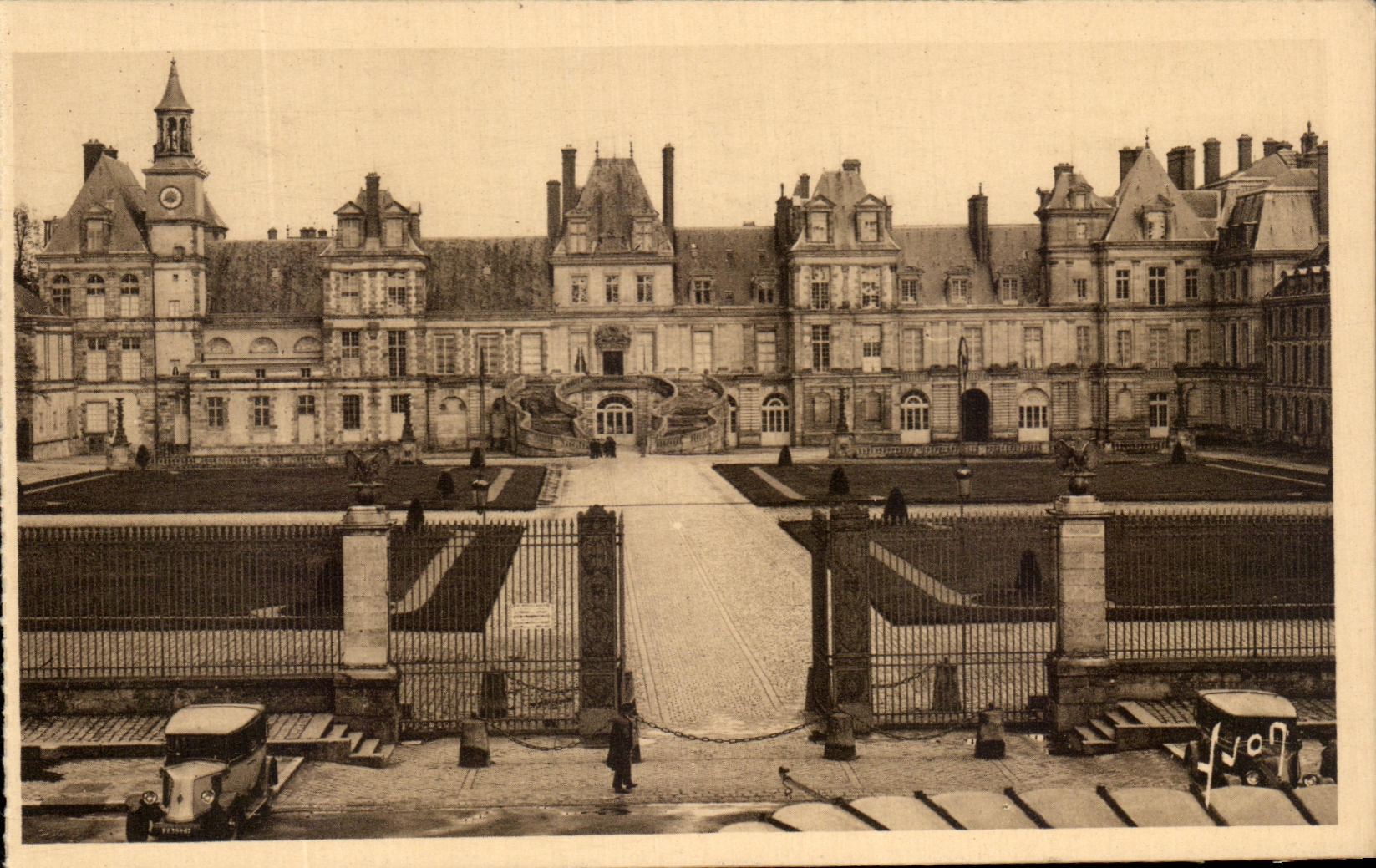 CPA Fontainebleau Le Palais Cour des Adieux