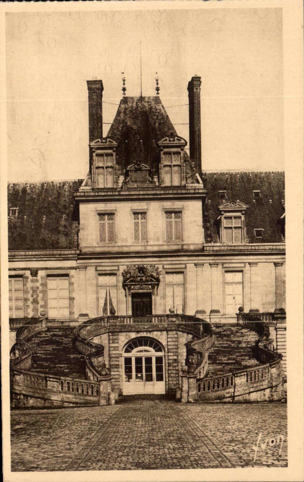 CPA Fontainebleau le Palais Escalier du Fer a Cheval