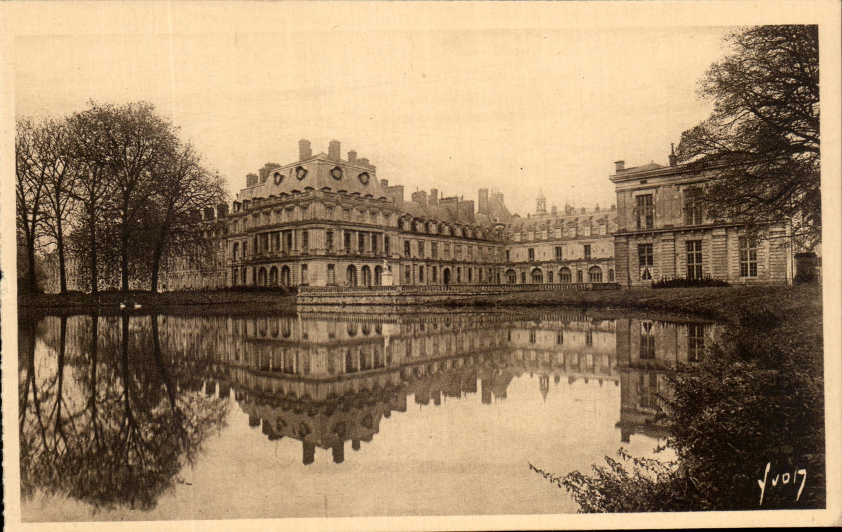 CPA Fontainebleau le Palais Facade sur l'Etang des Carpes