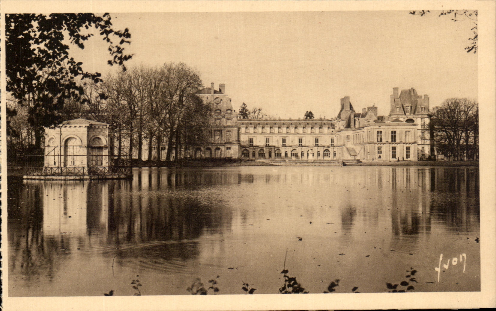 CPA Fontainebleau le Palais L'Etang aux Carpes Le pavillon de l'Empereur