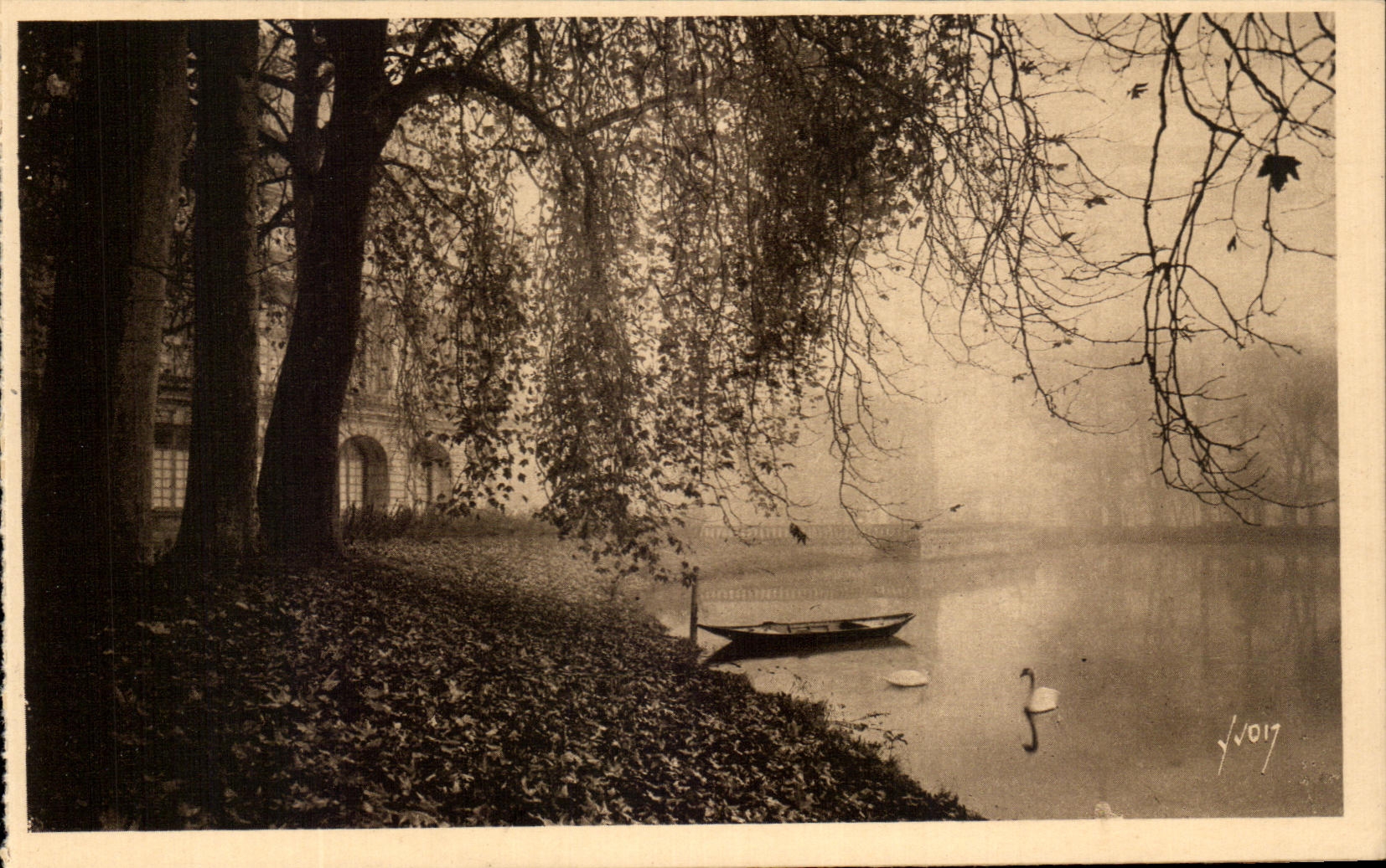 CPA Fontainebleau Jardins du Palais Matin d'automne