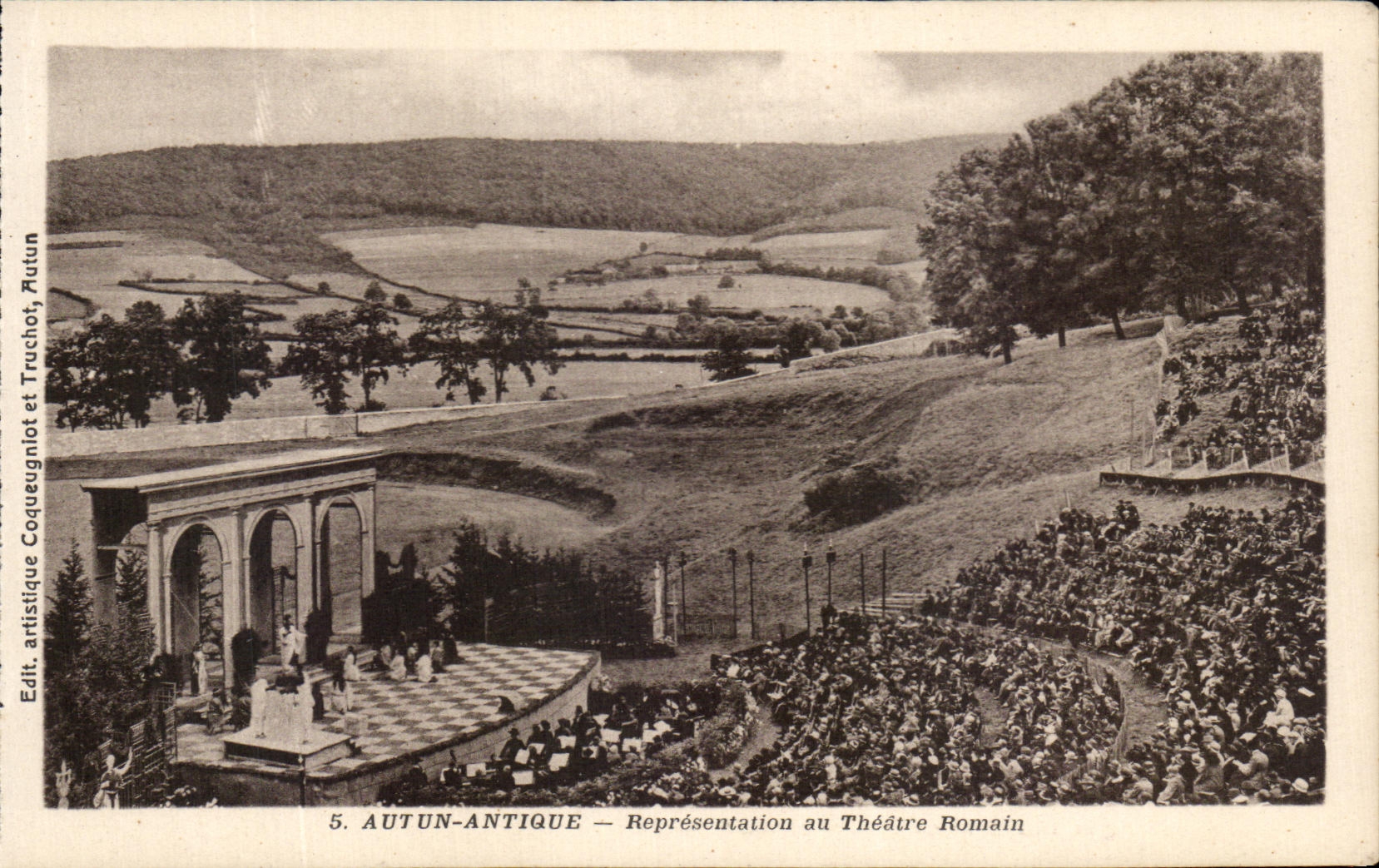 CPA Autun Antique Representation Au theatre Romain