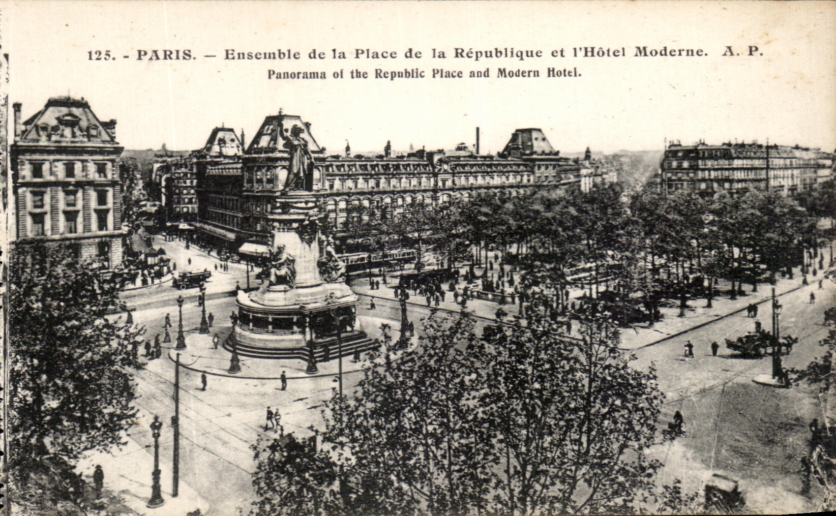 CPA Paris Together of the Place of the Republic and the Modern Hotel Panorama off the Republic Places and Modern Hotel
