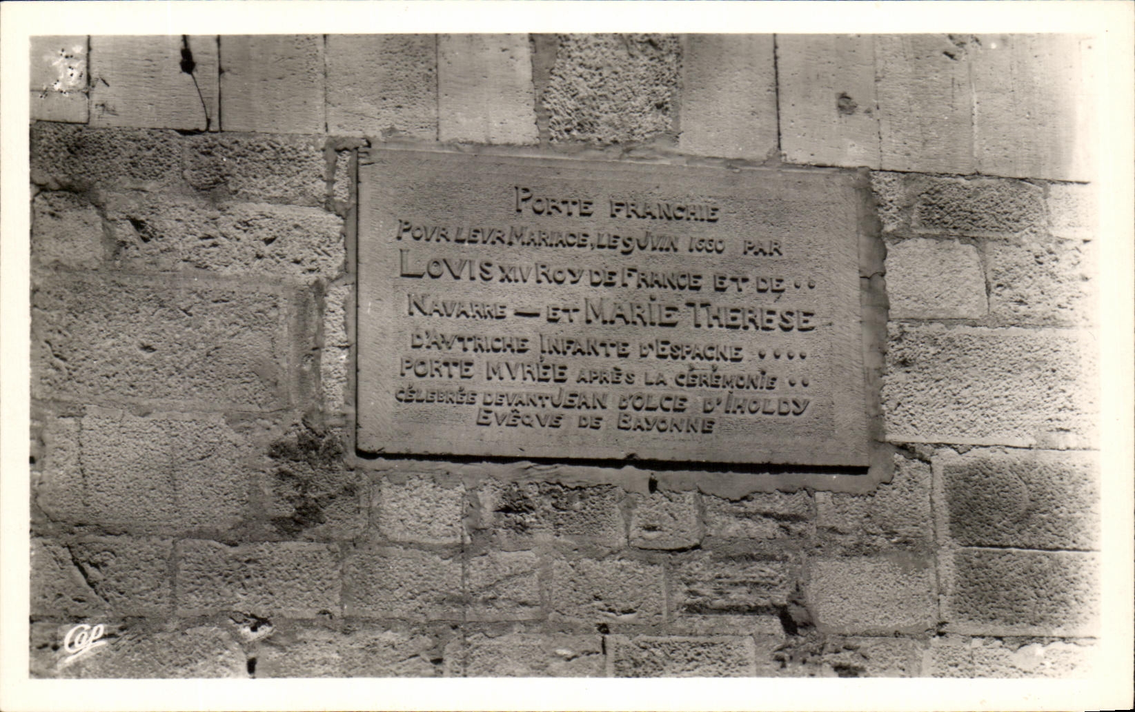 CPSM St Jean de Luz Eglise Paroissiale Inscription et Emplacement de la porte muree franchie lors du mariage