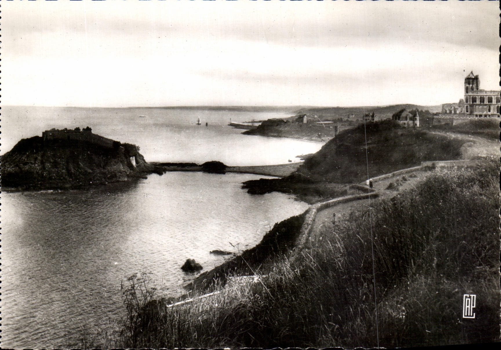 CPSM St quay Portrieux Les Falaises de la Comtesse