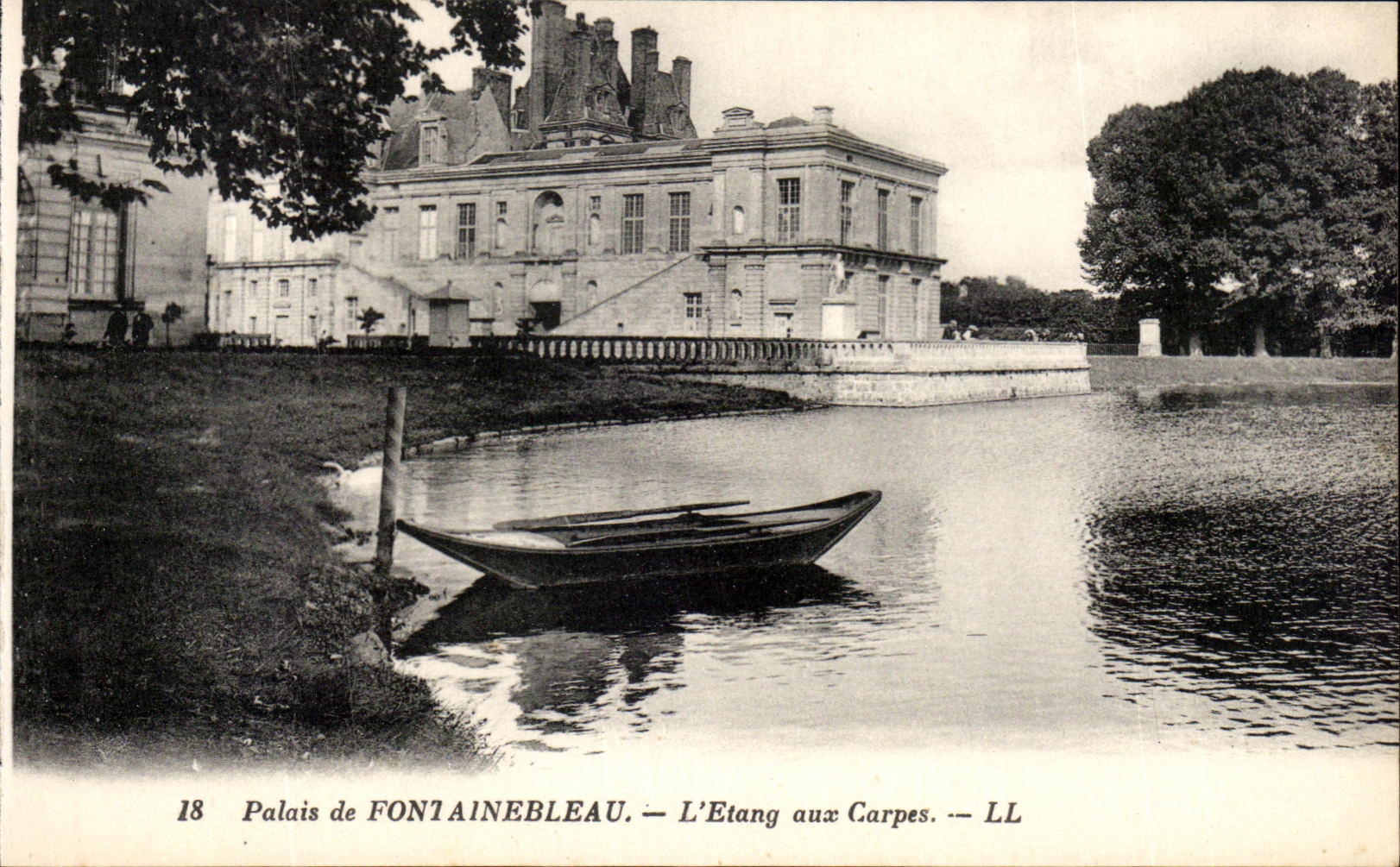 CPA Palais de Fontainbleau L'Etang aux Carpes