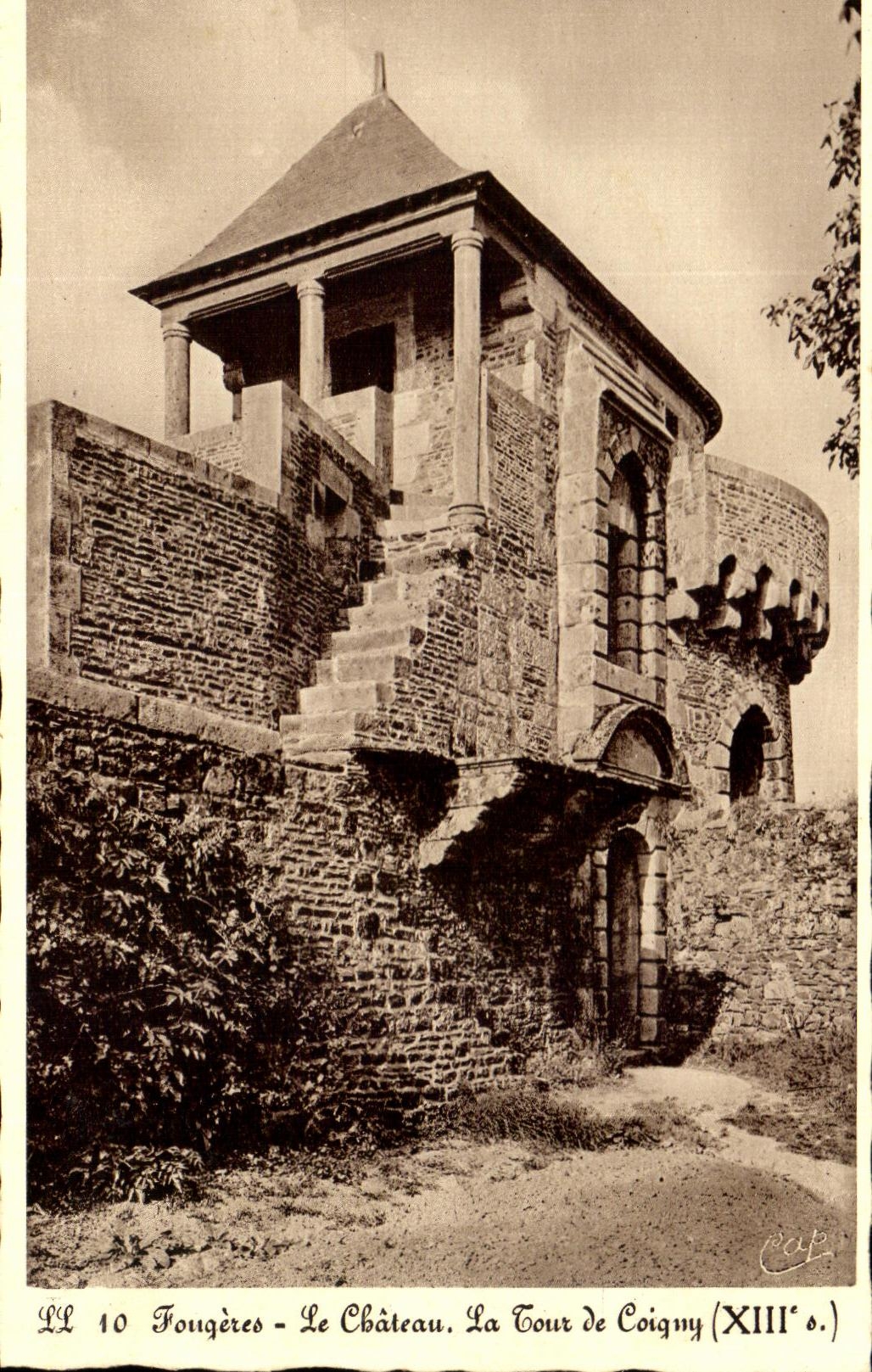 CPA Fourgeres Le Chateau Tours de Coigny