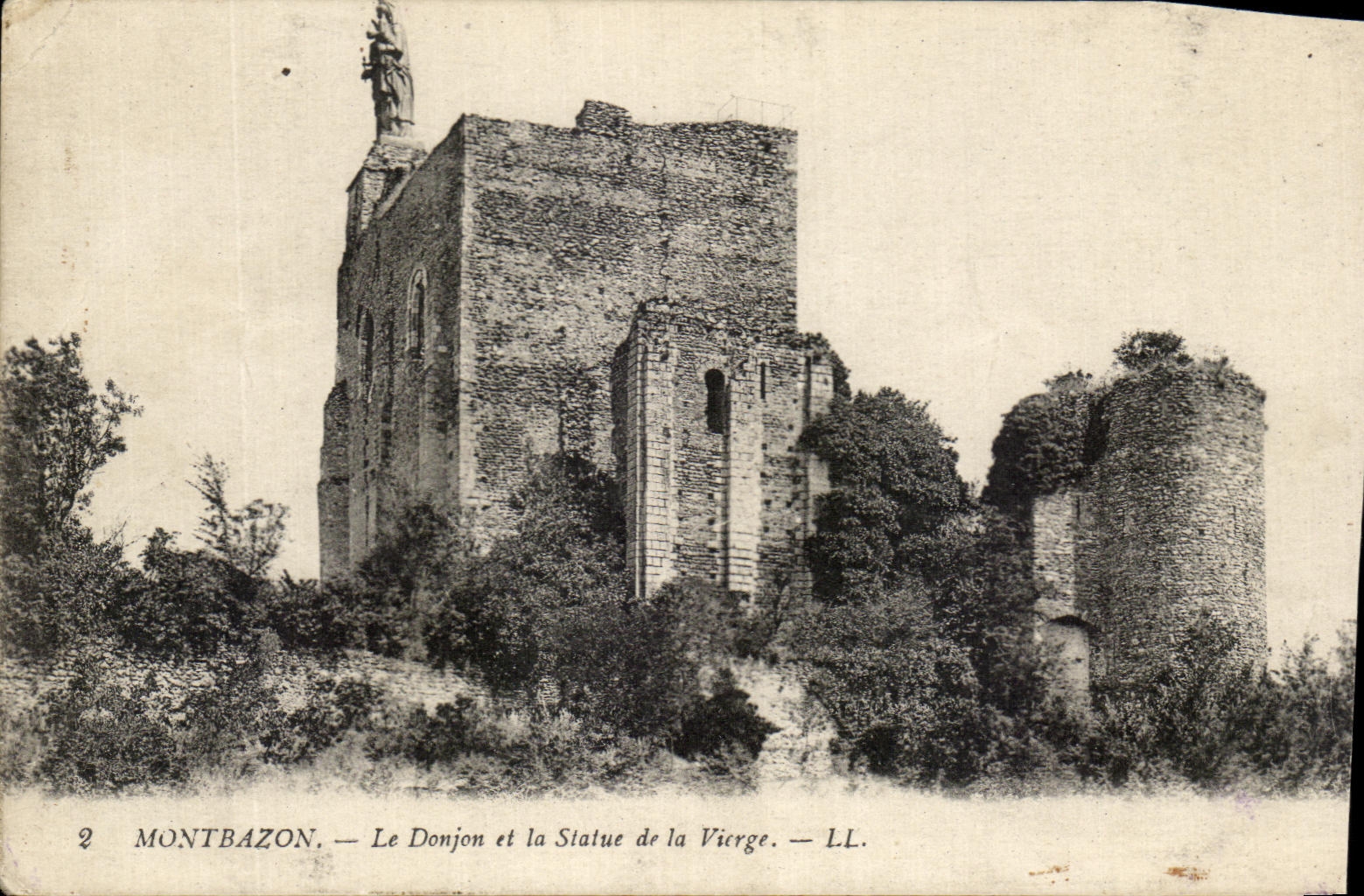 CPA Montbazon Le Donjon et la Statue de la Vierge
