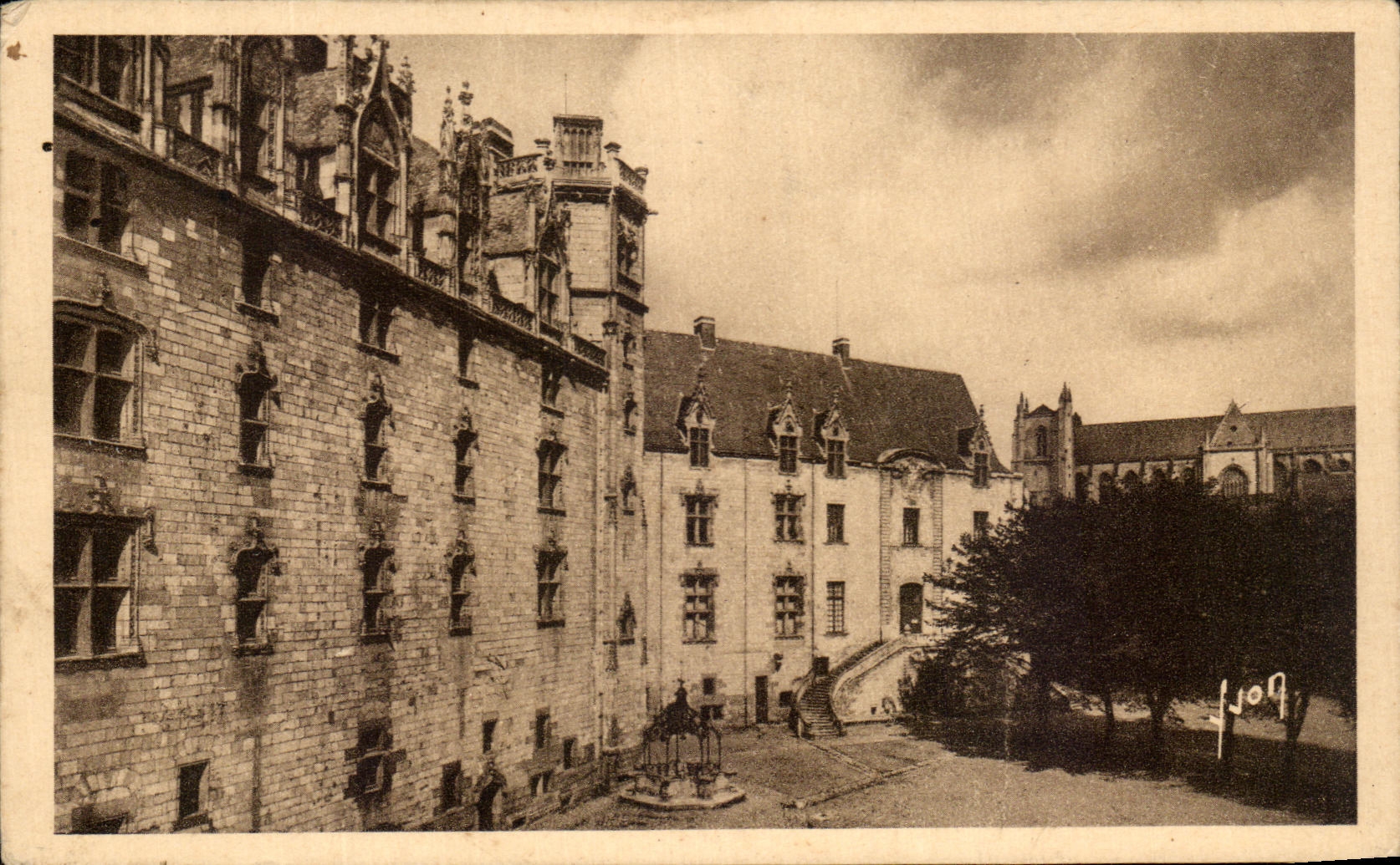 CPA Nantes Castle dukes of Brittany Large Home Turn and Well of the gold Crown