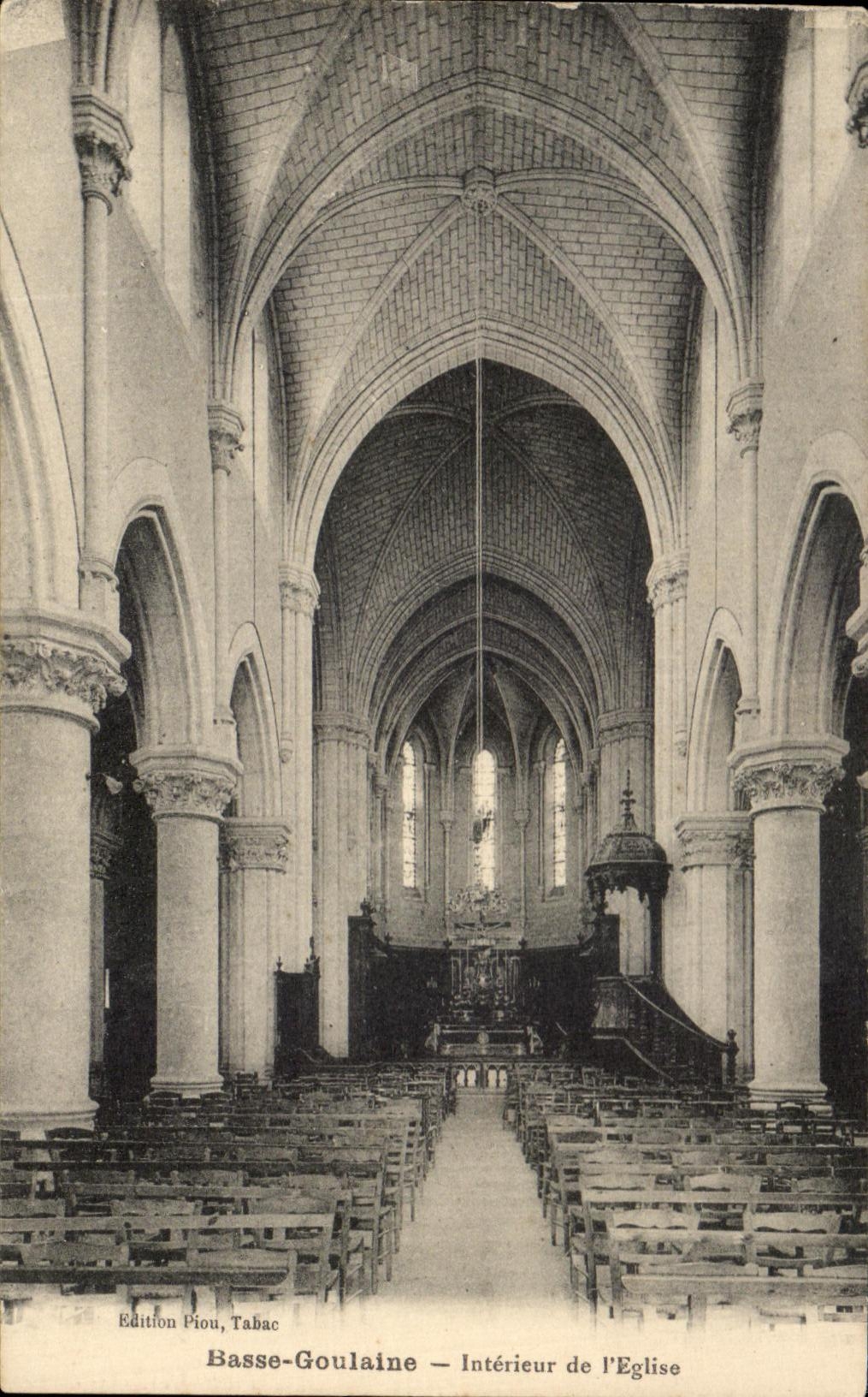 CPA bajo Goulaine interior de la iglesia