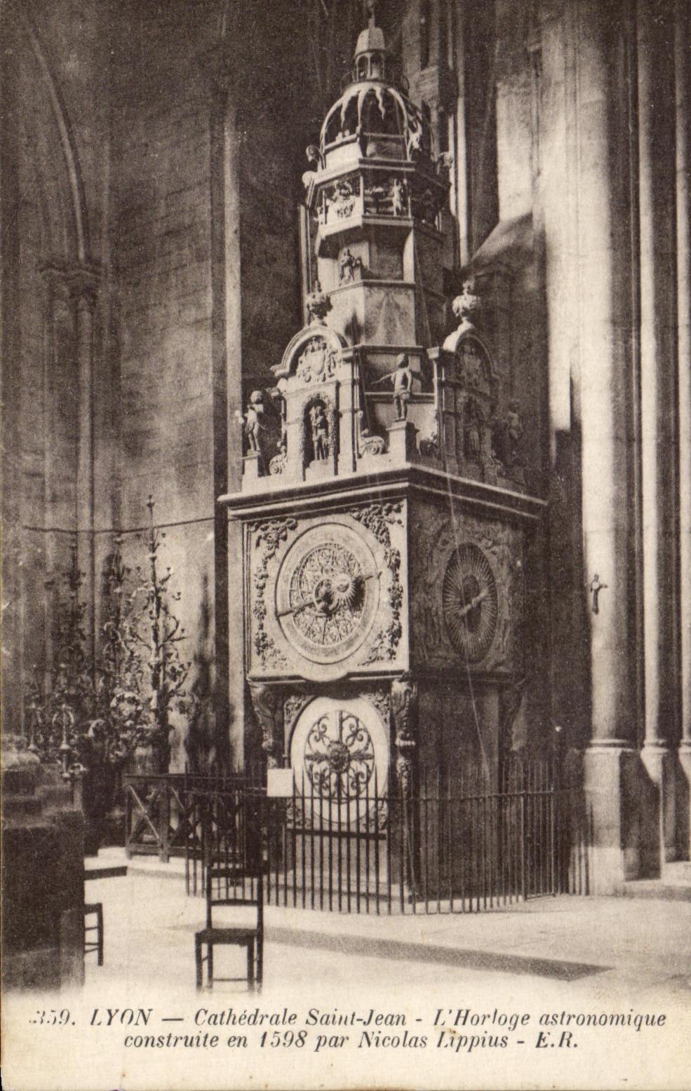 CPA Lyon Cathedral Saint Jean the Astronomical Clock Constuite in 1598 per Nicolas Lippius