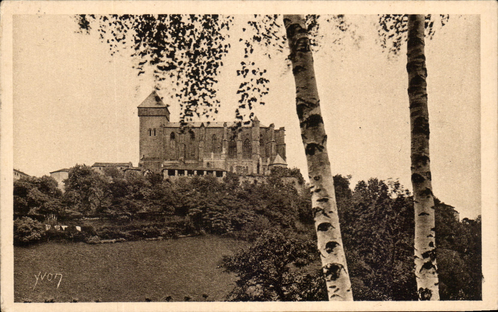 CPA the Pyrenees the Church fortiree of Saint Bertrand de Comminges
