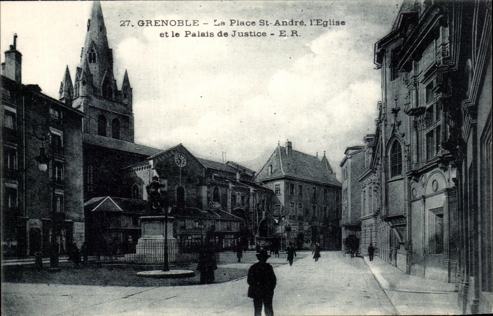 CPA Grenoble La Place St Andre l'Eglise et le palais de Justice