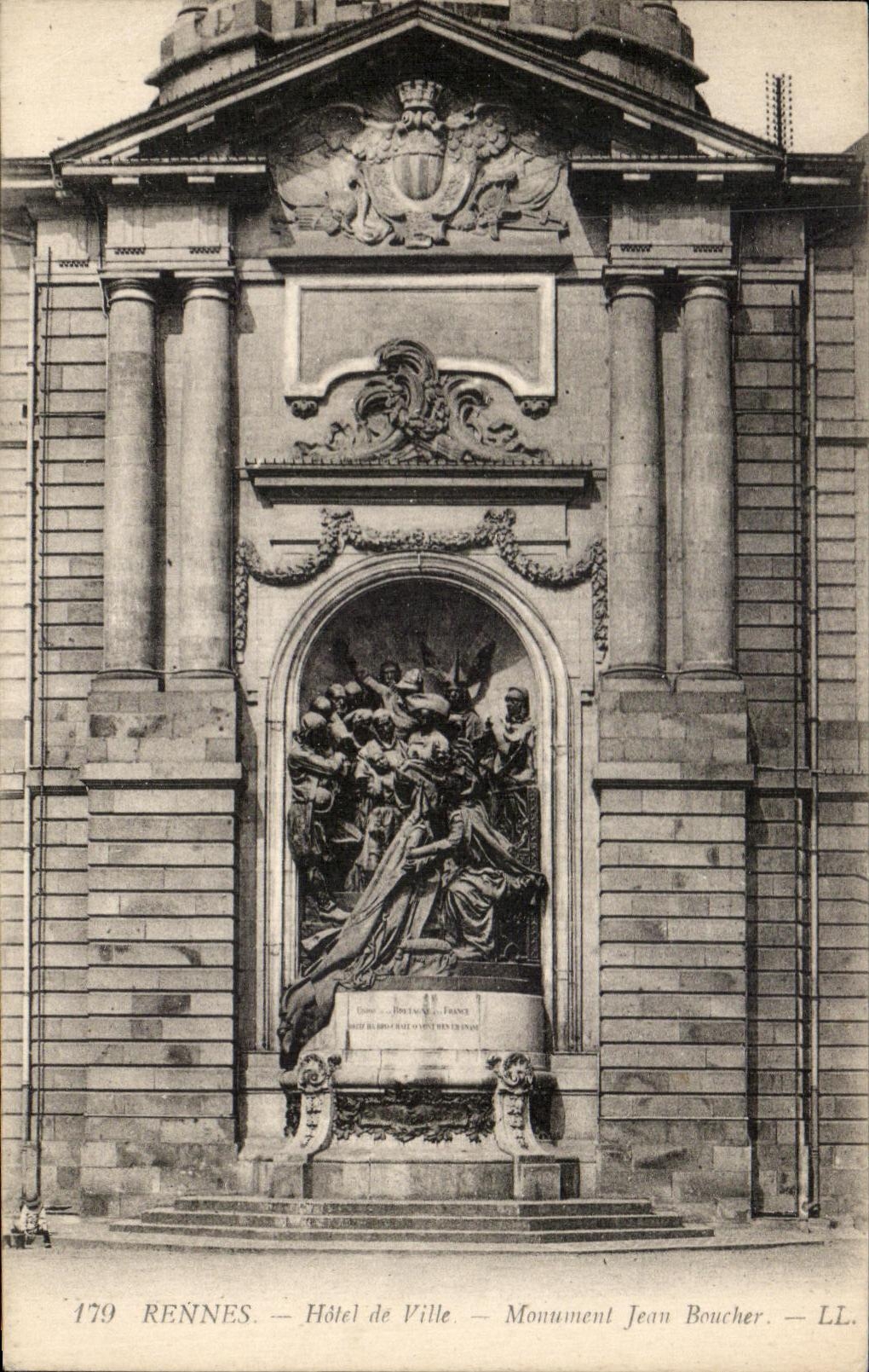 CPA Rennes Hotel de Ville Monument Jean Boucher