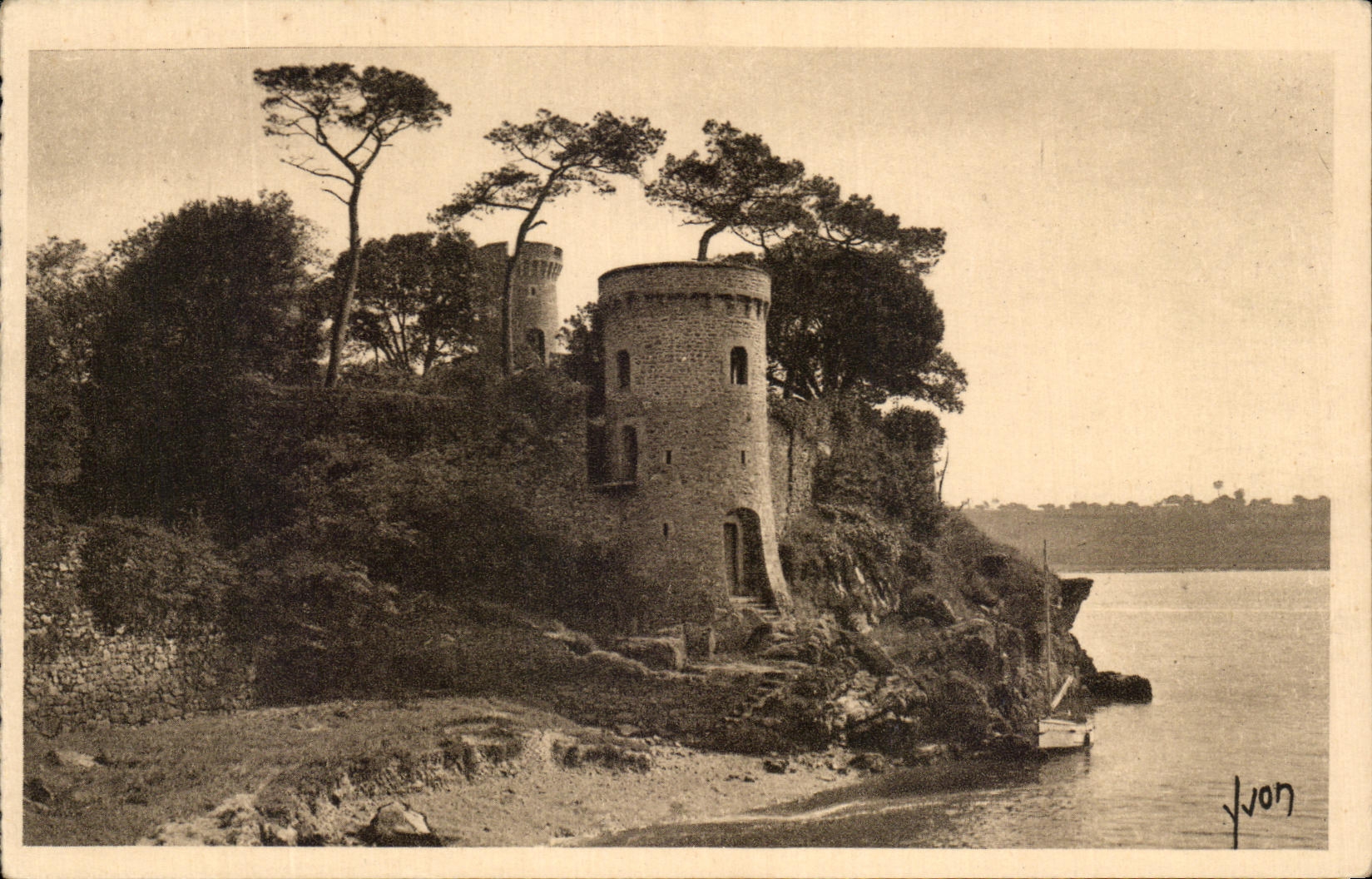 CPA Bretagne Les Bords de la Rance au Chene Vert